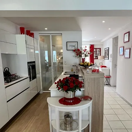 120m2 Avec Deux Terrasses Ensoleillées à *