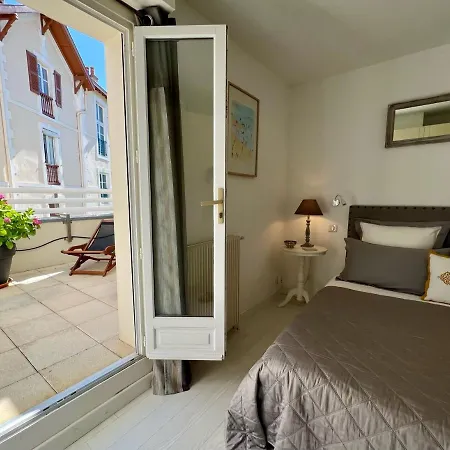 120m2 Avec Deux Terrasses Ensoleillées à *