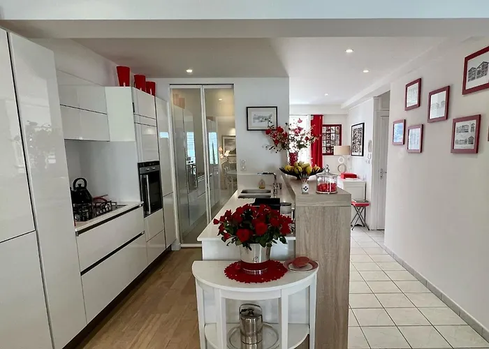 120m2 Avec Deux Terrasses Ensoleillées à *